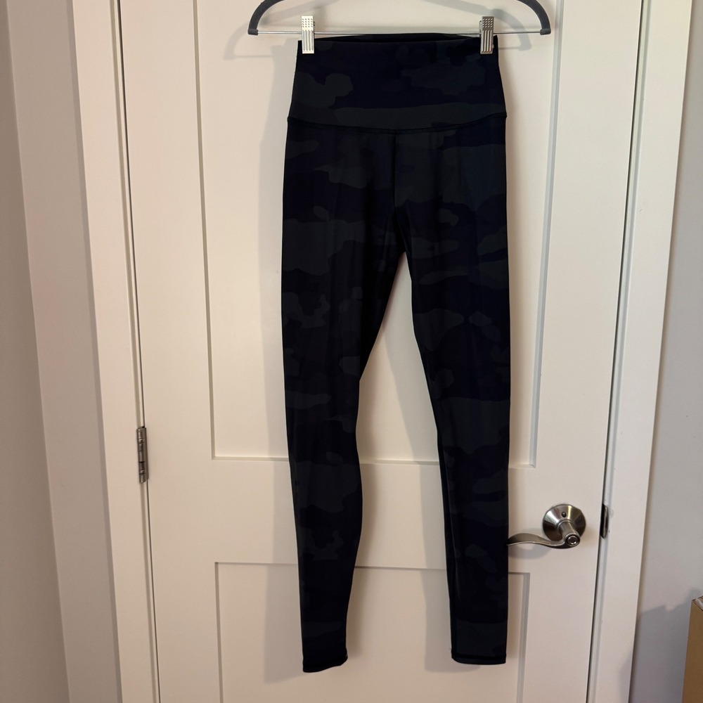 Alo Yoga Womens High Waist Vapor Leggings Black Camo Size S RN87370 Activewear